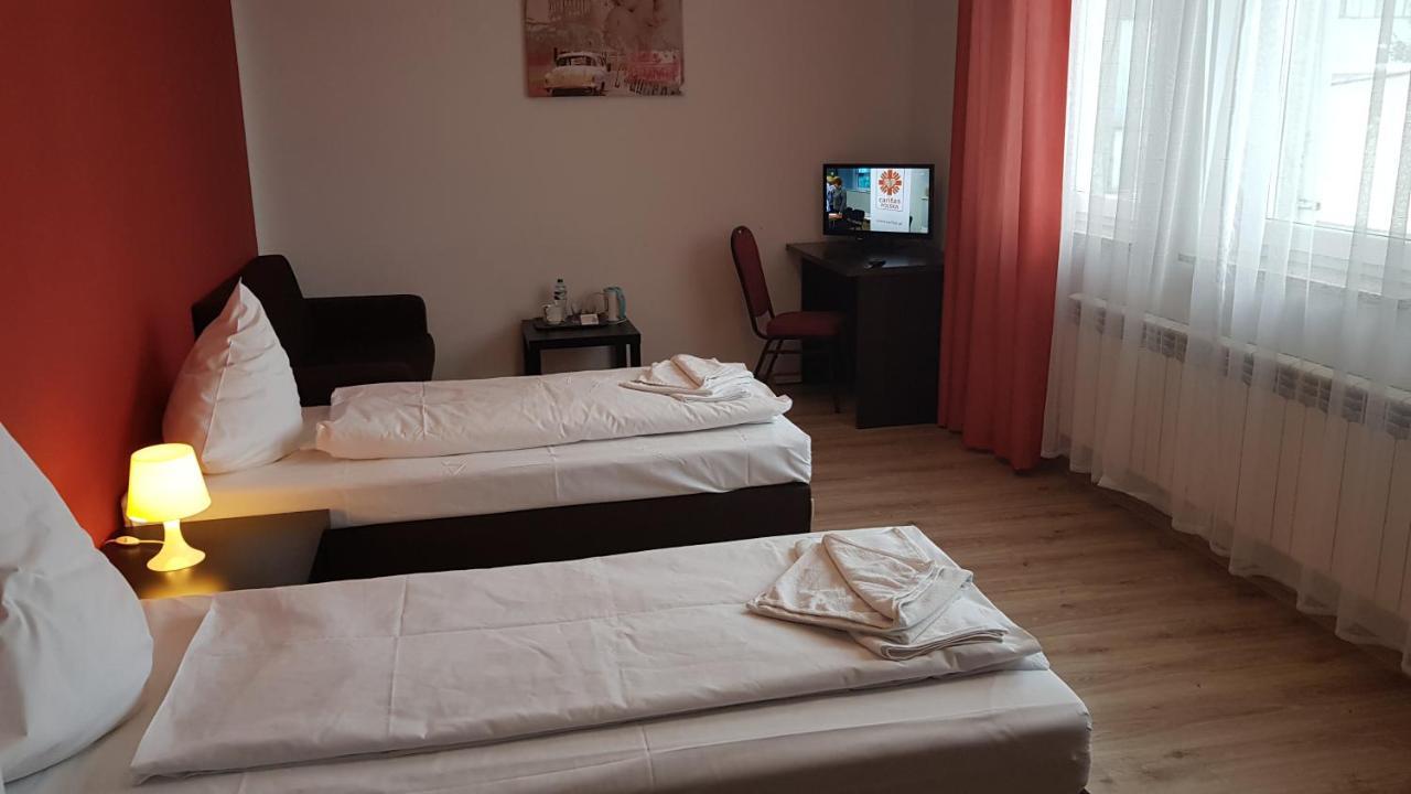 Hotelik Kameleon Pokoje Goscinne Jawor Exterior photo